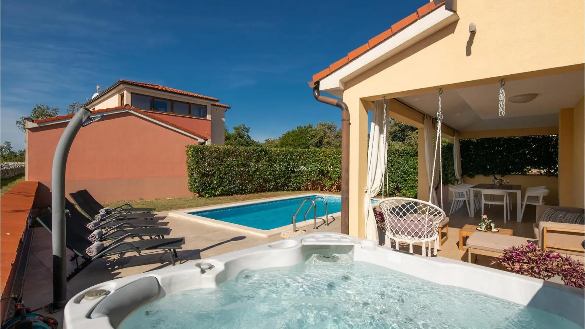 Cozy Home In Krvavici With Jacuzzi Sarići