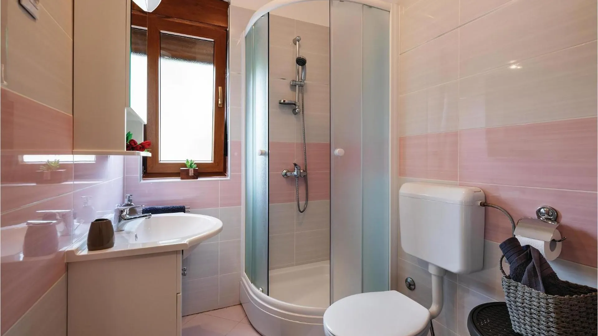 Cozy Home In Krvavici With Jacuzzi Sarići Semesterbostad