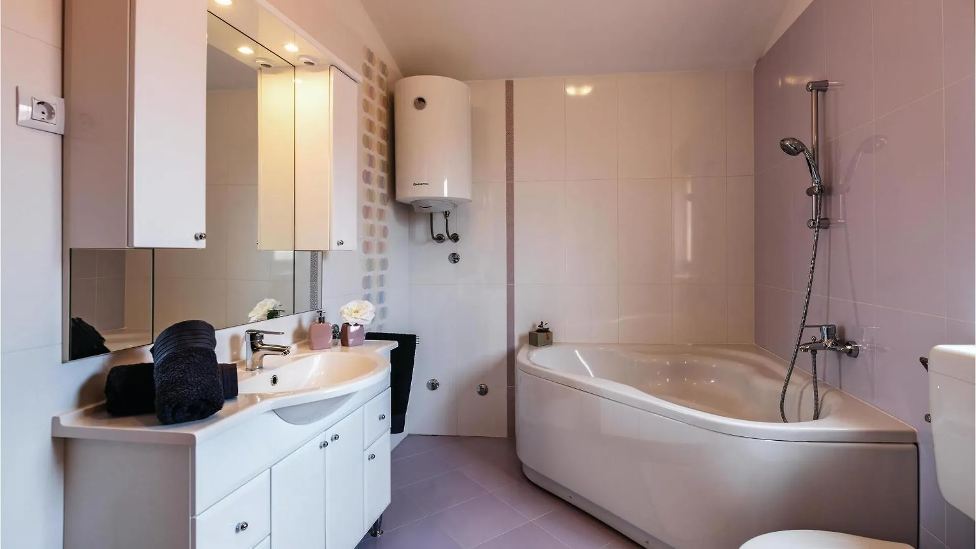 Cozy Home In Krvavici With Jacuzzi Sarići 0*,  Kroatien