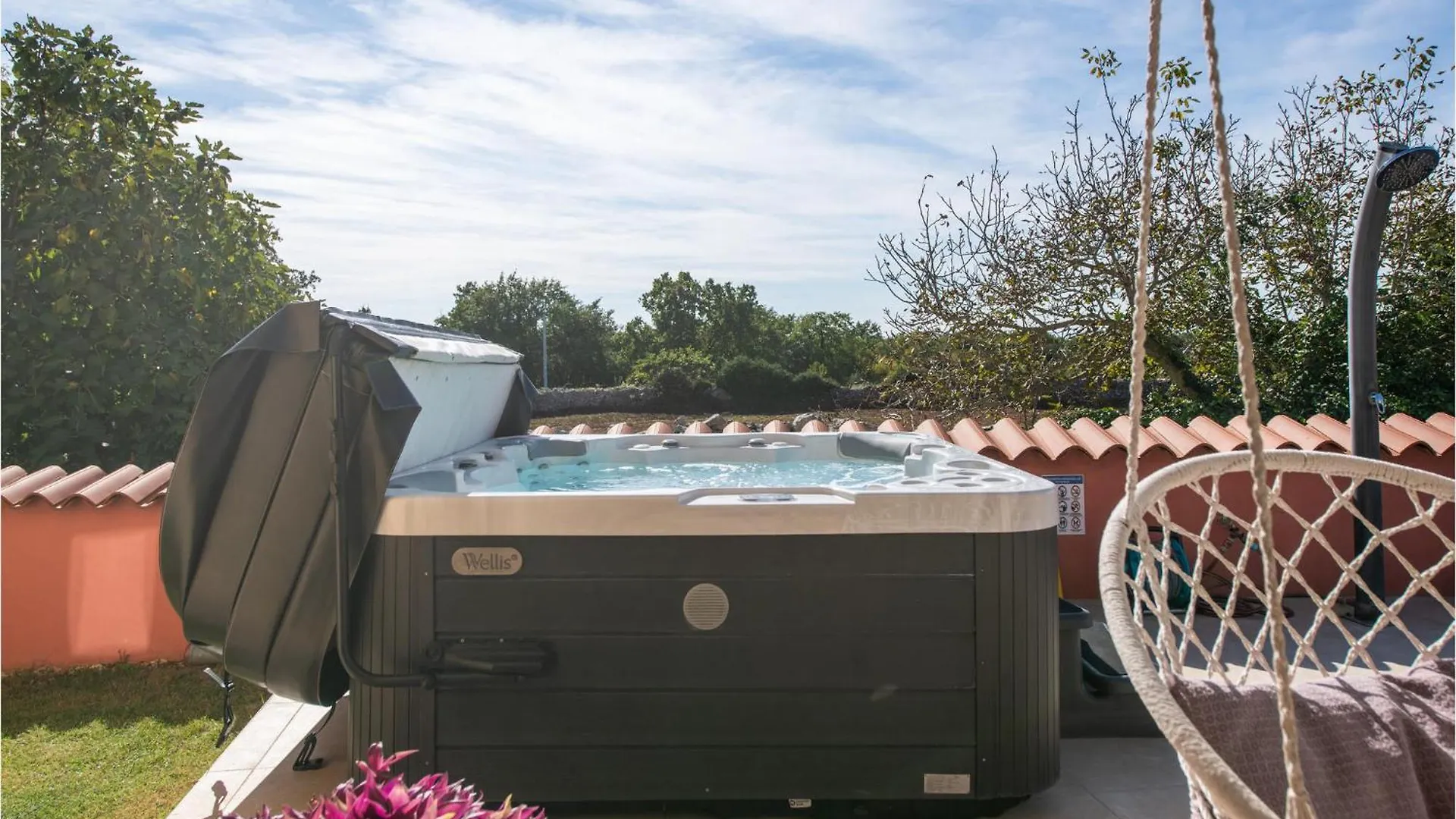 Cozy Home In Krvavici With Jacuzzi Sarići Semesterbostad