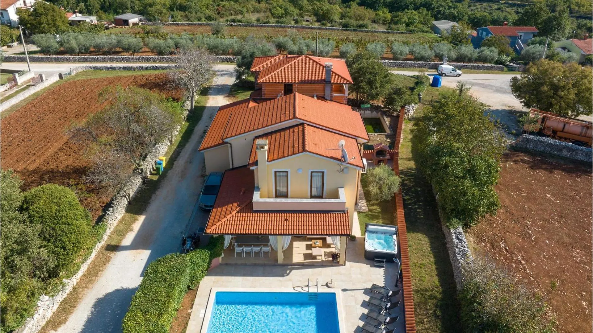 Cozy Home In Krvavici With Jacuzzi Sarići